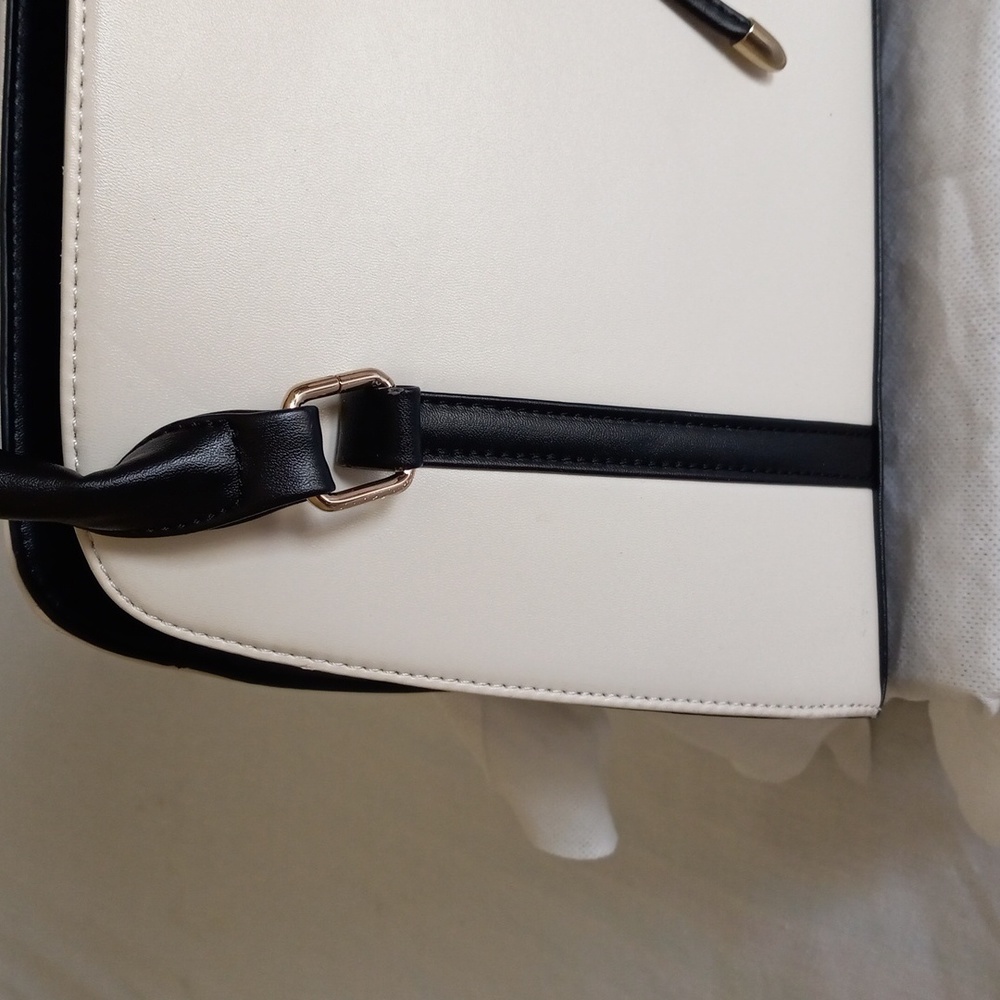 Handbag - Picture 3 of 15